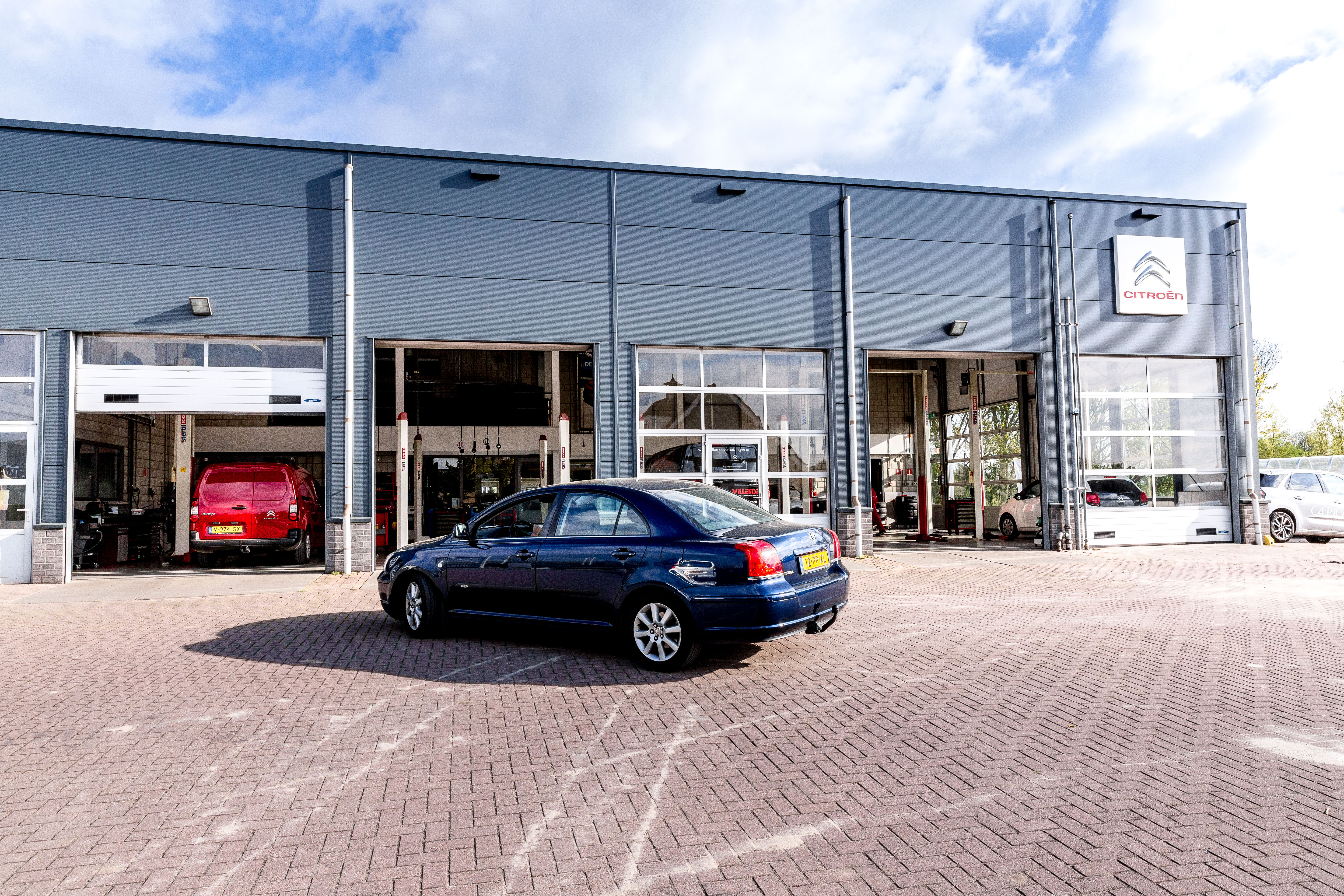 Toyota bij werkplaats