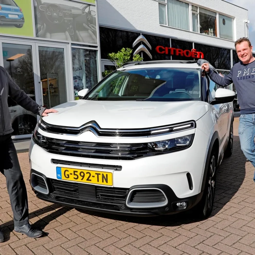 C5 Aircross SUV magazine Floor