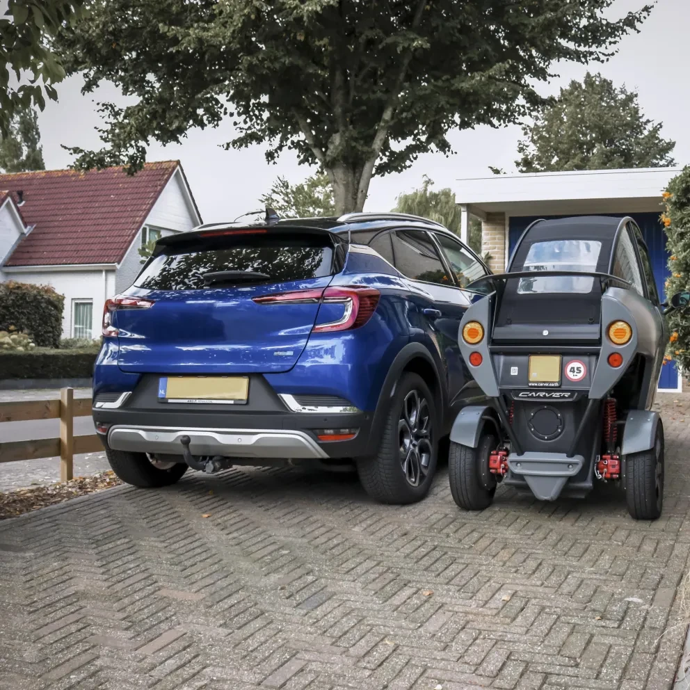 Carver geparkeerd oprit