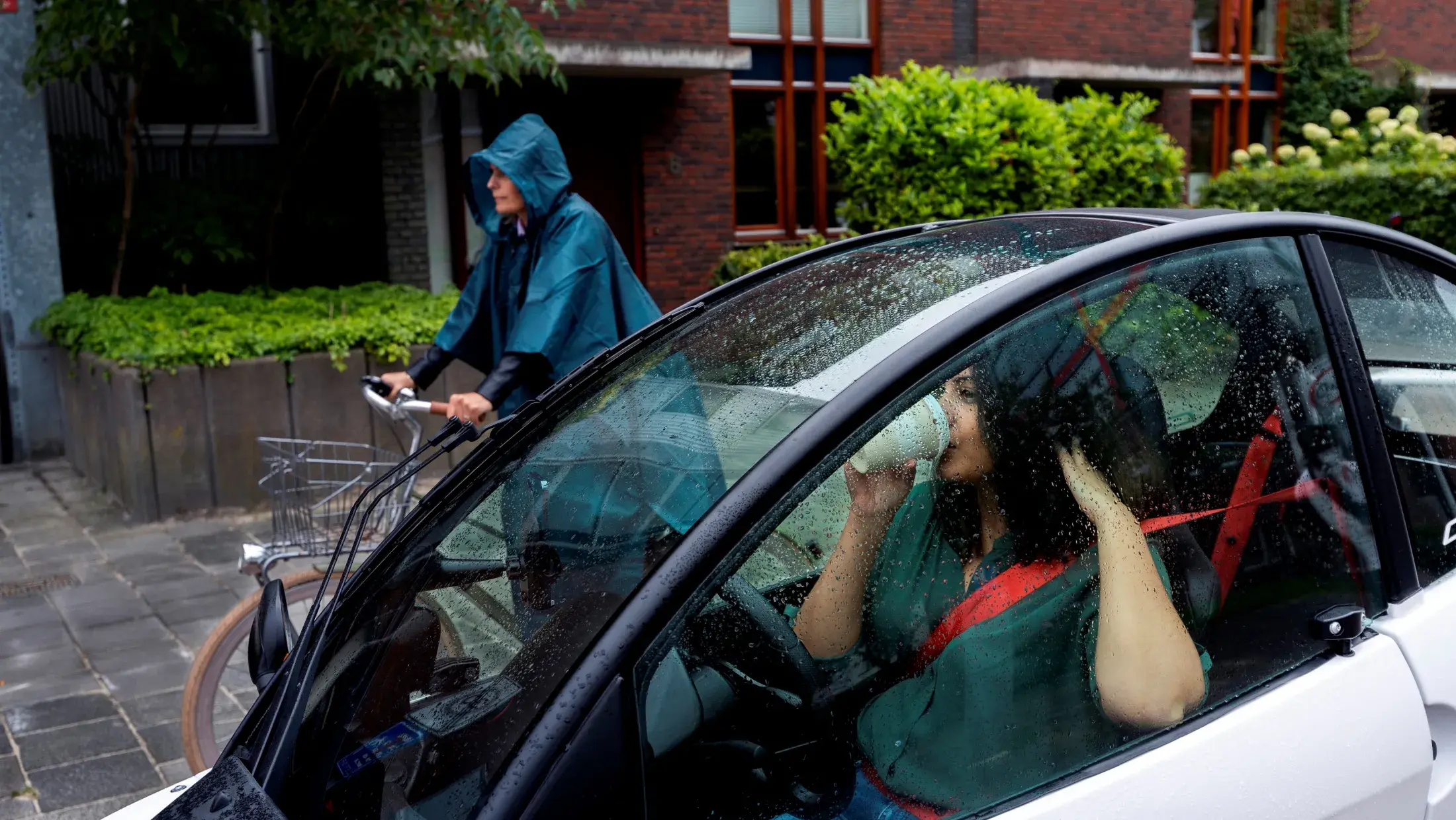 Carver in de regen